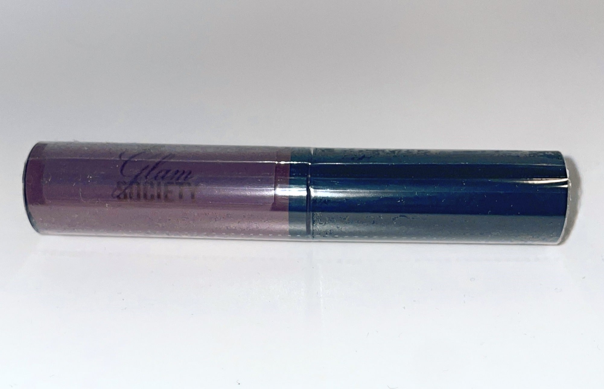 Luminous Lip Gloss Attraction